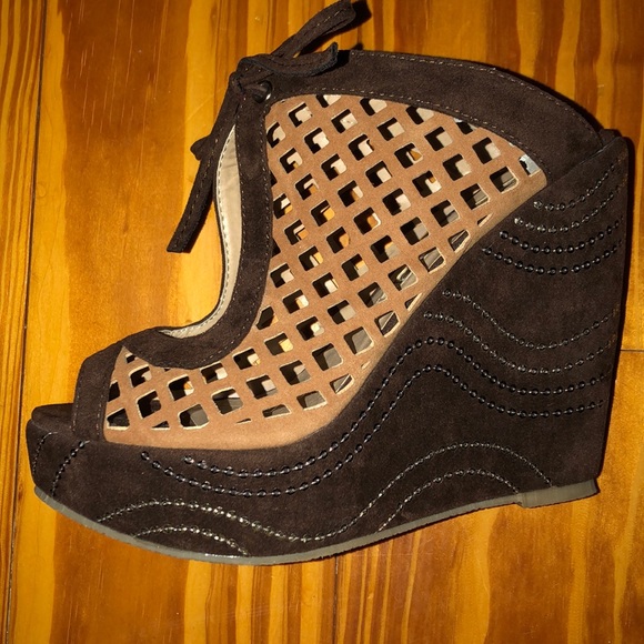 BEAUTIFUL unique platform wedge sandals - Picture 3 of 6
